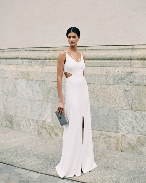 Langes Abendkleid mit seitlichen Ausschnitten