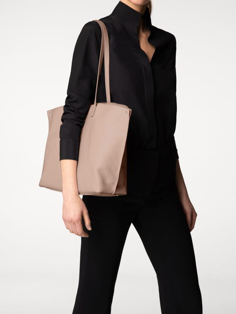 Ai Medium Shoulder Tote